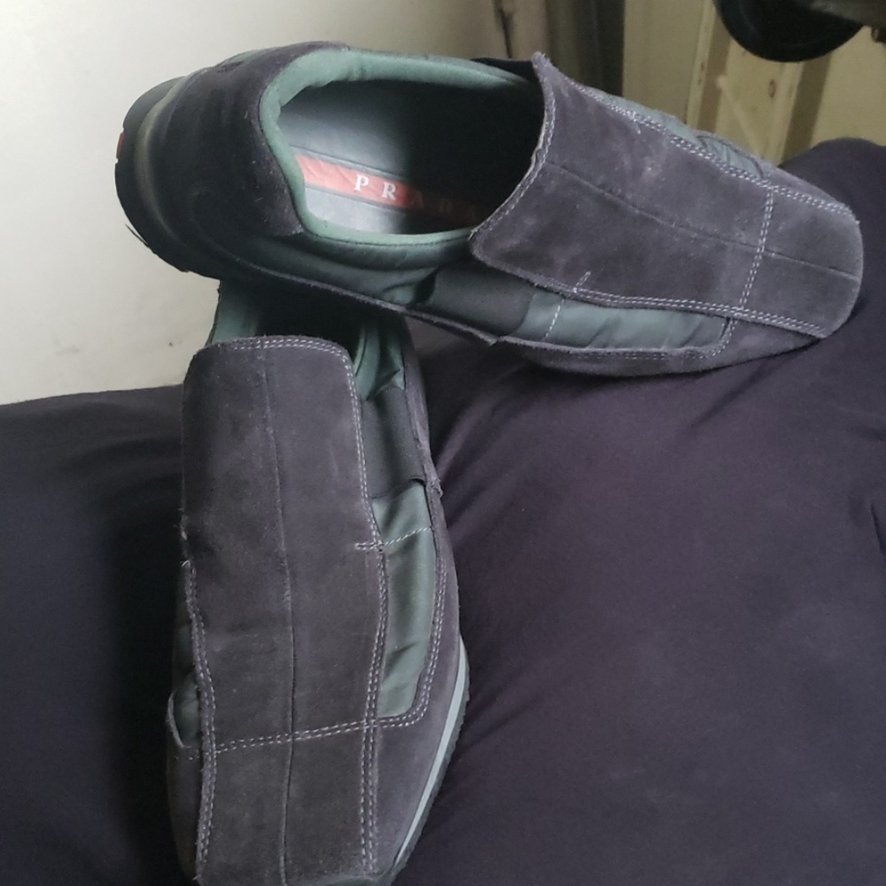 Tennis shoes - Picture 2 of 3